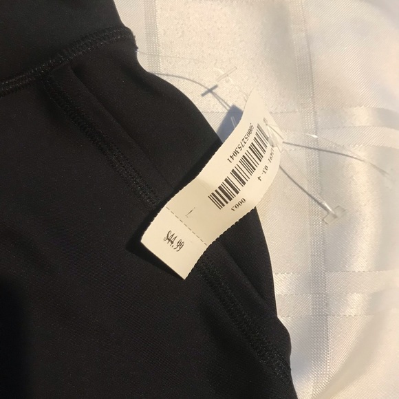 NWT Old Navy active - Picture 2 of 3
